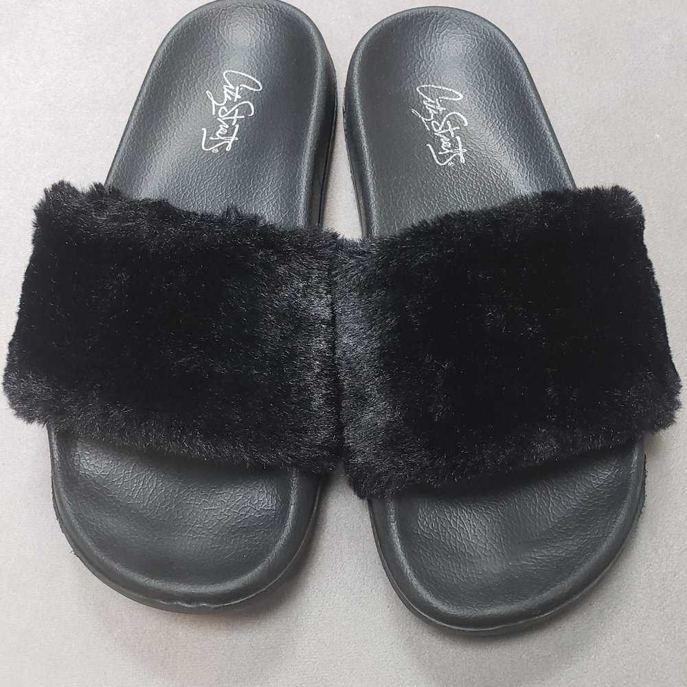 Faux fur slides/slipper  by Citystreets  Size 4 Black
